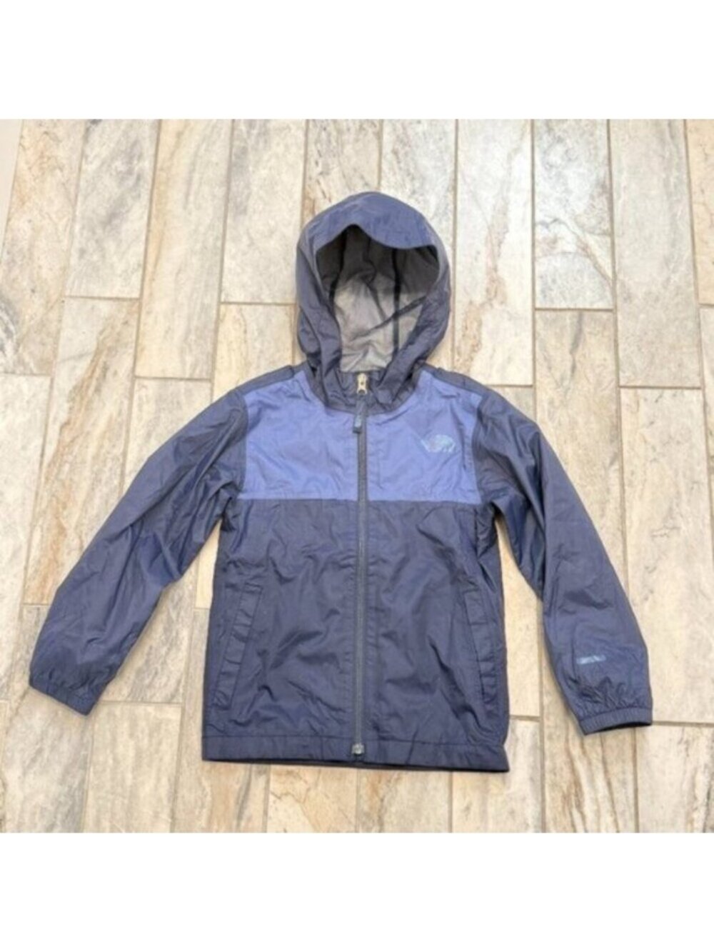 The North Face boys youth XS (6) navy Dryvent waterproof coat